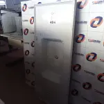 LOTE 404 - 01 BALCÃO EM MÁRMORE SINTÉTICO 1,20MX0,50CM BRANCO. (NO ESTADO, LEILÃO NÃO TEM GARANTIA E NEM DEVOLUÇÃO, SUJEITO A POSSÍVEIS AVARIAS VISÍVEIS/OCULTAS E/OU AUSÊNCIA DE COMPONENTES).