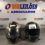 LOTE 338 - 02 CAPACETES MARCAS E MODELOS DIVERSOS. (NO ESTADO, LEILÃO NÃO TEM GARANTIA E NEM DEVOLUÇÃO, SUJEITO A POSSÍVEIS AVARIAS VISÍVEIS/OCULTAS E/OU AUSÊNCIA DE COMPONENTES).