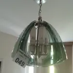LOTE 049 - 01 LUSTRE DE TETO COM VIDROS E LÂMPADAS (NO ESTADO, NÃO SABEMOS SE FUNCIONA. LEILÃO NÃO TEM GARANTIA E NEM DEVOLUÇÃO).