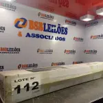 LOTE 112 - 01 – TENDA GAZEBO 2,40 X2,40 (NO ESTADO, NÃO SABEMOS SE FUNCIONA. LEILÃO NÃO TEM GARANTIA E NEM DEVOLUÇÃO, SUJEITO A POSSÍVEIS AVARIAS VISÍVEIS/OCULTAS E/OU AUSÊNCIA DE COMPONENTES)