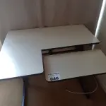 LOTE 046 - 01 MESA PARA COMPUTADOR (NO ESTADO, NÃO SABEMOS SE FUNCIONA. LEILÃO NÃO TEM GARANTIA E NEM DEVOLUÇÃO).