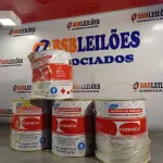 LOTE 090 - 04 - LATAS ADESIVO DE CONTATO FORMICA (NO ESTADO, NÃO SABEMOS SE FUNCIONA. LEILÃO NÃO TEM GARANTIA E NEM DEVOLUÇÃO, SUJEITO A POSSÍVEIS AVARIAS VISÍVEIS/OCULTAS E/OU AUSÊNCIA DE COMPONENTES)