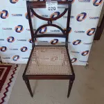 LOTE 020 - 01 MÁQUINA DE COSTURA SINGER COM CADEIRA ANTIGA EM MADEIRA ZIG ZAG MODELO 247 (NO ESTADO, NÃO SABEMOS SE FUNCIONA. LEILÃO NÃO TEM GARANTIA E NEM DEVOLUÇÃO).