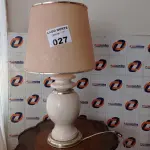 LOTE 027 - 01 ABAJUR EM CERÂMICA DECORATIVO (NO ESTADO, NÃO SABEMOS SE FUNCIONA. LEILÃO NÃO TEM GARANTIA E NEM DEVOLUÇÃO).