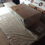 LOTE 177 - 01 - CAMA CÔMODA DE SOLTEIRO COM 5 GAVETAS JULIA CONQUISTA MÓVEIS (NO ESTADO, NÃO SABEMOS SE FUNCIONA. LEILÃO NÃO TEM GARANTIA E NEM DEVOLUÇÃO, SUJEITO A POSSÍVEIS AVARIAS VISÍVEIS/OCULTAS E/OU AUSÊNCIA DE COMPONENTES)