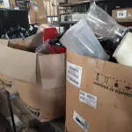 LOTE 282 - 01 BASES E COPOS DE LIQUIDIFICADORES DIVERSOS (NO ESTADO, NÃO SABEMOS SE FUNCIONA. LEILÃO NÃO TEM GARANTIA E NEM DEVOLUÇÃO, SUJEITO A POSSÍVEIS AVARIAS VISÍVEIS/OCULTAS E/OU AUSÊNCIA DE COMPONENTES)