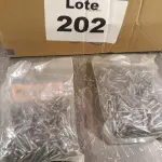 LOTE 202 - 18 KG GRAMPO P/CERCA 19X11 (NO ESTADO, NÃO SABEMOS SE FUNCIONA. LEILÃO NÃO TEM GARANTIA E NEM DEVOLUÇÃO, SUJEITO A POSSÍVEIS AVARIAS VISÍVEIS/OCULTAS E/OU AUSÊNCIA DE COMPONENTES)