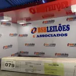 LOTE 079 - 01 – TENDA GAZEBO 2,40 X2,40 (NO ESTADO, NÃO SABEMOS SE FUNCIONA. LEILÃO NÃO TEM GARANTIA E NEM DEVOLUÇÃO, SUJEITO A POSSÍVEIS AVARIAS VISÍVEIS/OCULTAS E/OU AUSÊNCIA DE COMPONENTES)