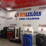 LOTE 293 - 07 – CAIXAS DE SOM (NO ESTADO, NÃO SABEMOS SE FUNCIONA. LEILÃO NÃO TEM GARANTIA E NEM DEVOLUÇÃO, SUJEITO A POSSÍVEIS AVARIAS VISÍVEIS/OCULTAS E/OU AUSÊNCIA DE COMPONENTES)