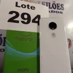 LOTE 294 - 01 - SMARTPHONE MOTOROLA MOTO G7 64GB (NO ESTADO, NÃO SABEMOS SE FUNCIONA. LEILÃO NÃO TEM GARANTIA E NEM DEVOLUÇÃO, SUJEITO A POSSÍVEIS AVARIAS VISÍVEIS/OCULTAS E/OU AUSÊNCIA DE COMPONENTES)