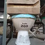 LOTE 205 - 01 - VASO SANITÁRIO COM CAIXA ACOPLADA CELITE (NO ESTADO, NÃO SABEMOS SE FUNCIONA. LEILÃO NÃO TEM GARANTIA E NEM DEVOLUÇÃO, SUJEITO A POSSÍVEIS AVARIAS VISÍVEIS/OCULTAS E/OU AUSÊNCIA DE COMPONENTES)
