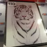 LOTE 102 - 01 - QUADRO DECORATIVO 80X60 (NO ESTADO, NÃO SABEMOS SE FUNCIONA. LEILÃO NÃO TEM GARANTIA E NEM DEVOLUÇÃO, SUJEITO A POSSÍVEIS AVARIAS VISÍVEIS/OCULTAS E/OU AUSÊNCIA DE COMPONENTES)