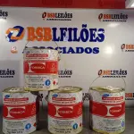LOTE 070 - 04 - LATAS ADESIVO DE CONTATO FORMICA (NO ESTADO, NÃO SABEMOS SE FUNCIONA. LEILÃO NÃO TEM GARANTIA E NEM DEVOLUÇÃO, SUJEITO A POSSÍVEIS AVARIAS VISÍVEIS/OCULTAS E/OU AUSÊNCIA DE COMPONENTES)
