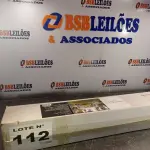LOTE 112 - 01 – TENDA GAZEBO 2,40 X2,40 (NO ESTADO, NÃO SABEMOS SE FUNCIONA. LEILÃO NÃO TEM GARANTIA E NEM DEVOLUÇÃO, SUJEITO A POSSÍVEIS AVARIAS VISÍVEIS/OCULTAS E/OU AUSÊNCIA DE COMPONENTES)