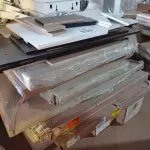 LOTE 333 - 01 LOTE DE MADEIRAS DIVERSAS (NO ESTADO, NÃO SABEMOS SE FUNCIONA. LEILÃO NÃO TEM GARANTIA E NEM DEVOLUÇÃO, SUJEITO A POSSÍVEIS AVARIAS VISÍVEIS/OCULTAS E/OU AUSÊNCIA DE COMPONENTES)