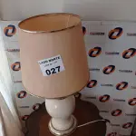 LOTE 027 - 01 ABAJUR EM CERÂMICA DECORATIVO (NO ESTADO, NÃO SABEMOS SE FUNCIONA. LEILÃO NÃO TEM GARANTIA E NEM DEVOLUÇÃO).