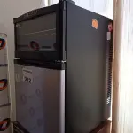 LOTE 022 - 01 ADEGA TERMOELÉTRICA PARA VINHO (8 GARRAFAS) COM FRIGOBAR 220 VOLTS DYNASTY NO ESTADO, NÃO SABEMOS SE FUNCIONA. LEILÃO NÃO TEM GARANTIA E NEM DEVOLUÇÃO).