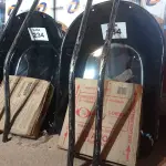 LOTE 234 - 02 - CARRINHOS DE MÃO (NO ESTADO, NÃO SABEMOS SE FUNCIONA. LEILÃO NÃO TEM GARANTIA E NEM DEVOLUÇÃO, SUJEITO A POSSÍVEIS AVARIAS VISÍVEIS/OCULTAS E/OU AUSÊNCIA DE COMPONENTES)