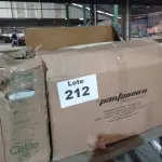 LOTE 212 - 01 - VASO SANITÁRIO COM CAIXA ACOPLADA CELITE (NO ESTADO, NÃO SABEMOS SE FUNCIONA. LEILÃO NÃO TEM GARANTIA E NEM DEVOLUÇÃO, SUJEITO A POSSÍVEIS AVARIAS VISÍVEIS/OCULTAS E/OU AUSÊNCIA DE COMPONENTES)