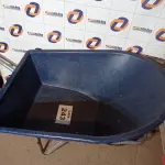 LOTE 243 - 01 - CARRINHO DE MÃO COM CAÇAMBA PLÁSTICA GRANDE (NO ESTADO, NÃO SABEMOS SE FUNCIONA. LEILÃO NÃO TEM GARANTIA E NEM DEVOLUÇÃO, SUJEITO A POSSÍVEIS AVARIAS VISÍVEIS/OCULTAS E/OU AUSÊNCIA DE COMPONENTES)