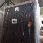 LOTE 318 - 01 LOTE DE MADEIRAS DIVERSAS (NO ESTADO, NÃO SABEMOS SE FUNCIONA. LEILÃO NÃO TEM GARANTIA E NEM DEVOLUÇÃO, SUJEITO A POSSÍVEIS AVARIAS VISÍVEIS/OCULTAS E/OU AUSÊNCIA DE COMPONENTES)