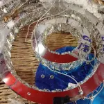 LOTE 284 - 01 – LUSTRE (NO ESTADO, NÃO SABEMOS SE FUNCIONA. LEILÃO NÃO TEM GARANTIA E NEM DEVOLUÇÃO, SUJEITO A POSSÍVEIS AVARIAS VISÍVEIS/OCULTAS E/OU AUSÊNCIA DE COMPONENTES)