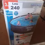 LOTE 240 - 01 - PISCINA DELUXE 9.150 LITROS - BESTWAY (NO ESTADO, NÃO SABEMOS SE FUNCIONA. LEILÃO NÃO TEM GARANTIA E NEM DEVOLUÇÃO, SUJEITO A POSSÍVEIS AVARIAS VISÍVEIS/OCULTAS E/OU AUSÊNCIA DE COMPONENTES)
