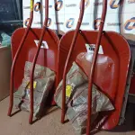 LOTE 087 - 02 - CARRINHOS DE MÃO (NO ESTADO, NÃO SABEMOS SE FUNCIONA. LEILÃO NÃO TEM GARANTIA E NEM DEVOLUÇÃO, SUJEITO A POSSÍVEIS AVARIAS VISÍVEIS/OCULTAS E/OU AUSÊNCIA DE COMPONENTES)