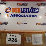 LOTE 220 - 01 - PLAFON INOX 3 LUZES 38,9X12,5CM FROST BRONZEARTE (NO ESTADO, NÃO SABEMOS SE FUNCIONA. LEILÃO NÃO TEM GARANTIA E NEM DEVOLUÇÃO, SUJEITO A POSSÍVEIS AVARIAS VISÍVEIS/OCULTAS E/OU AUSÊNCIA DE COMPONENTES)