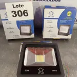 LOTE 306 - 03 - REFLETORES LED 20W (NO ESTADO, NÃO SABEMOS SE FUNCIONA. LEILÃO NÃO TEM GARANTIA E NEM DEVOLUÇÃO, SUJEITO A POSSÍVEIS AVARIAS VISÍVEIS/OCULTAS E/OU AUSÊNCIA DE COMPONENTES)