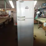 LOTE 062 - 01 - GELADEIRA ELECTROLUX - DUPLEX DF34 (NO ESTADO, NÃO SABEMOS SE FUNCIONA. LEILÃO NÃO TEM GARANTIA E NEM DEVOLUÇÃO, SUJEITO A POSSÍVEIS AVARIAS VISÍVEIS/OCULTAS E/OU AUSÊNCIA DE COMPONENTES)