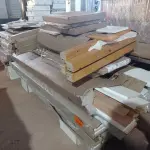 LOTE 332 - 01 LOTE DE MADEIRAS DIVERSAS (NO ESTADO, NÃO SABEMOS SE FUNCIONA. LEILÃO NÃO TEM GARANTIA E NEM DEVOLUÇÃO, SUJEITO A POSSÍVEIS AVARIAS VISÍVEIS/OCULTAS E/OU AUSÊNCIA DE COMPONENTES)