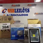 LOTE 304 - 04 - REFLETORES LED 20W COM SENSOR (NO ESTADO, NÃO SABEMOS SE FUNCIONA. LEILÃO NÃO TEM GARANTIA E NEM DEVOLUÇÃO, SUJEITO A POSSÍVEIS AVARIAS VISÍVEIS/OCULTAS E/OU AUSÊNCIA DE COMPONENTES)