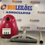 LOTE 151 - 01 ASPIRADOR DE PÓ ELETROLUX  220 VOLTS (NO ESTADO, NÃO SABEMOS SE FUNCIONA. LEILÃO NÃO TEM GARANTIA E NEM DEVOLUÇÃO).
