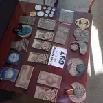 LOTE 097 - 01 LOTE COM MEDALHAS COMEMORATIVAS (NO ESTADO, NÃO SABEMOS SE FUNCIONA. LEILÃO NÃO TEM GARANTIA E NEM DEVOLUÇÃO).