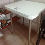 LOTE 073 - 01 MESA DOBRÁVEL (NO ESTADO, NÃO SABEMOS SE FUNCIONA. LEILÃO NÃO TEM GARANTIA E NEM DEVOLUÇÃO).