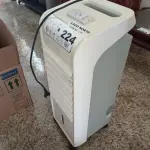 LOTE 224 - 01 CLIMATIZADO MIDEA (NO ESTADO, NÃO SABEMOS SE FUNCIONA. LEILÃO NÃO TEM GARANTIA E NEM DEVOLUÇÃO).
