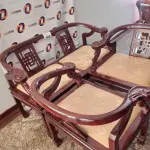 LOTE 128 - 03 POLTRONAS EM MADEIRA ANTIGA (NO ESTADO, NÃO SABEMOS SE FUNCIONA. LEILÃO NÃO TEM GARANTIA E NEM DEVOLUÇÃO).