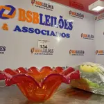 LOTE 134 - 01 FRUTEIRA EM VIDRO (NO ESTADO, NÃO SABEMOS SE FUNCIONA. LEILÃO NÃO TEM GARANTIA E NEM DEVOLUÇÃO).