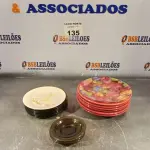 LOTE 135 - 06 PRATOS VERMELHOS E 07 PRATOS DE SOBREMESA (NO ESTADO, NÃO SABEMOS SE FUNCIONA. LEILÃO NÃO TEM GARANTIA E NEM DEVOLUÇÃO).