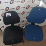 LOTE 001 - 02 CADEIRAS DE ESCRITÓRIO COM BASE GIRATÓRIA SENDO 01 NA COR PRETA. (NO ESTADO, LEILÃO NÃO TEM GARANTIA E NEM DEVOLUÇÃO, SUJEITO A POSSÍVEIS AVARIAS VISÍVEIS/OCULTAS E/OU AUSÊNCIA DE COMPONENTES).