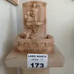 LOTE 173 - 01 FONTE COM COLUNA EM FIBRA (NO ESTADO, NÃO SABEMOS SE FUNCIONA. LEILÃO NÃO TEM GARANTIA E NEM DEVOLUÇÃO).