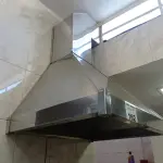 LOTE 162 - 01 COIFA EM INOX (NO ESTADO, NÃO SABEMOS SE FUNCIONA. LEILÃO NÃO TEM GARANTIA E NEM DEVOLUÇÃO).