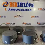 LOTE 016 - 06 ALTO-FALANTES COM SUPORTE DE FERRO. (NO ESTADO, LEILÃO NÃO TEM GARANTIA E NEM DEVOLUÇÃO, SUJEITO A POSSÍVEIS AVARIAS VISÍVEIS/OCULTAS E/OU AUSÊNCIA DE COMPONENTES).