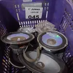 LOTE 045 - 01 LOTE COM VÁRIOS ALTO-FALANTES MARCAS E MODELOS DIVERSOS. (NO ESTADO, LEILÃO NÃO TEM GARANTIA E NEM DEVOLUÇÃO, SUJEITO A POSSÍVEIS AVARIAS VISÍVEIS/OCULTAS E/OU AUSÊNCIA DE COMPONENTES).