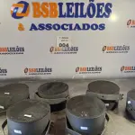LOTE 004 - 06 ALTO-FALANTES COM SUPORTE DE FERRO. (NO ESTADO, LEILÃO NÃO TEM GARANTIA E NEM DEVOLUÇÃO, SUJEITO A POSSÍVEIS AVARIAS VISÍVEIS/OCULTAS E/OU AUSÊNCIA DE COMPONENTES).