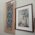 LOTE 174 - 02 QUADROS DECORATIVOS (NO ESTADO, NÃO SABEMOS SE FUNCIONA. LEILÃO NÃO TEM GARANTIA E NEM DEVOLUÇÃO).