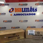 LOTE 050 - 02 CAIXAS COM COLA TUBO ST BRASCOLA 15 FRASCOS CADA. (NO ESTADO, LEILÃO NÃO TEM GARANTIA E NEM DEVOLUÇÃO, SUJEITO A POSSÍVEIS AVARIAS VISÍVEIS/OCULTAS E/OU AUSÊNCIA DE COMPONENTES).