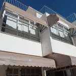 LOTE 271 - 06 TOLDOS PARA JANELA SENDO 02 INTEIROS (NO ESTADO, NÃO SABEMOS SE FUNCIONA. LEILÃO NÃO TEM GARANTIA E NEM DEVOLUÇÃO).