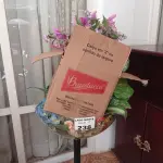 LOTE 238 - 01 TAÇA EM ACRÍLICO E PLANTAS ARTIFICIAIS PARA DECORAÇÃO (NO ESTADO, NÃO SABEMOS SE FUNCIONA. LEILÃO NÃO TEM GARANTIA E NEM DEVOLUÇÃO).